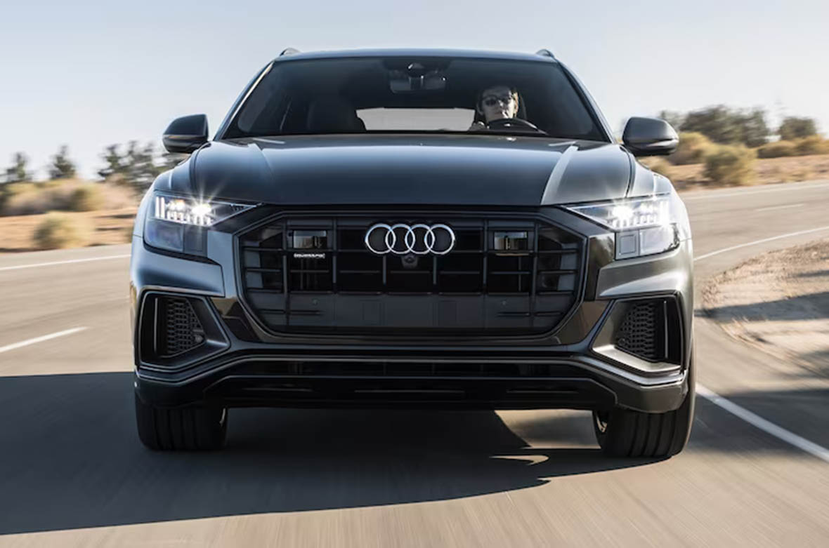2019-Audi-Q8-Prestige-front-in-motion.jpg