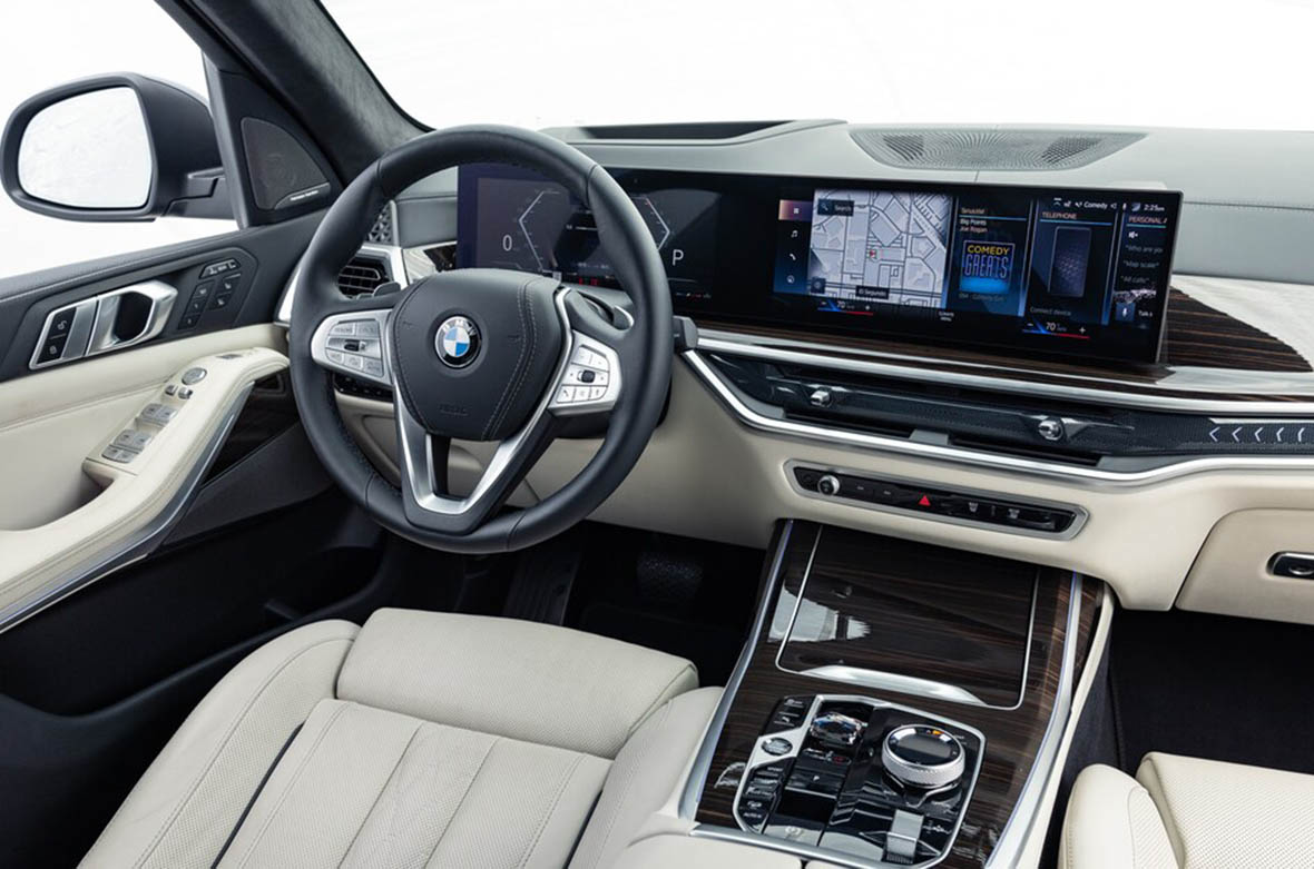 2023-BMW-X7-xDrive40i-driver-cabin-1.jpg
