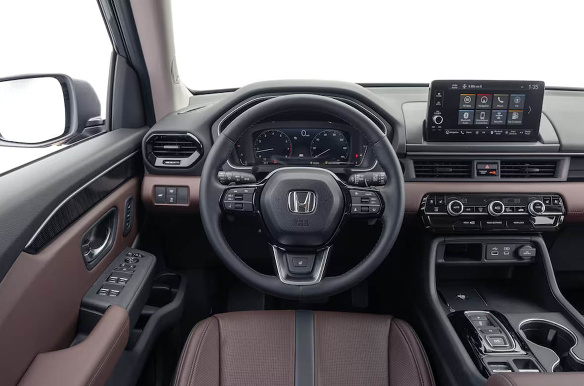 017-2023-Honda-Pilot-AWD-Elite-driver-cabin.jpg