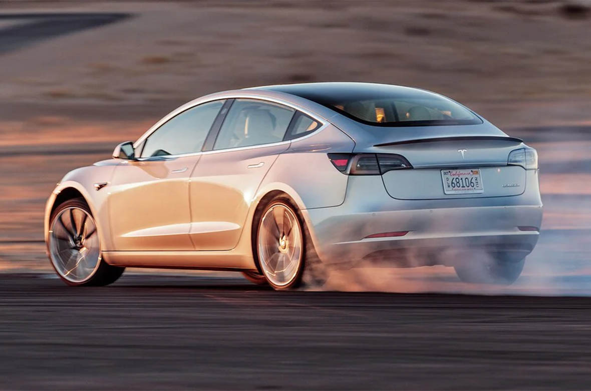 Tesla-Model-3-Performance-Track-Mode-rear-three-quarter-in-motion.jpg