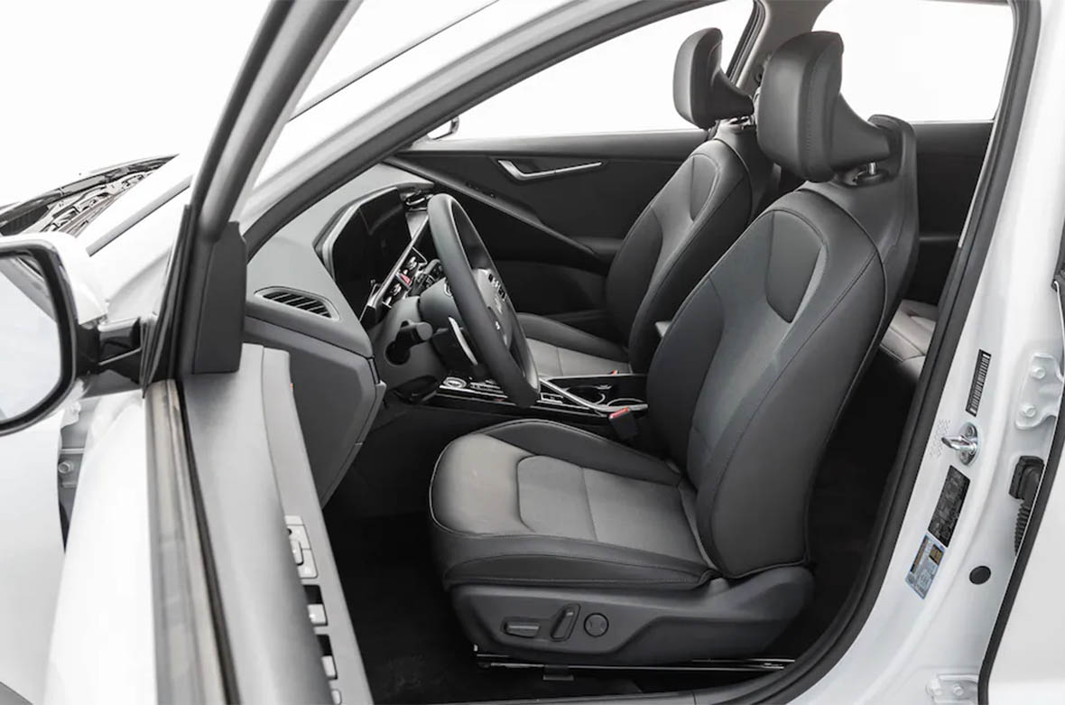 2023-Kia-Niro-EV-front-interior-seats.jpg