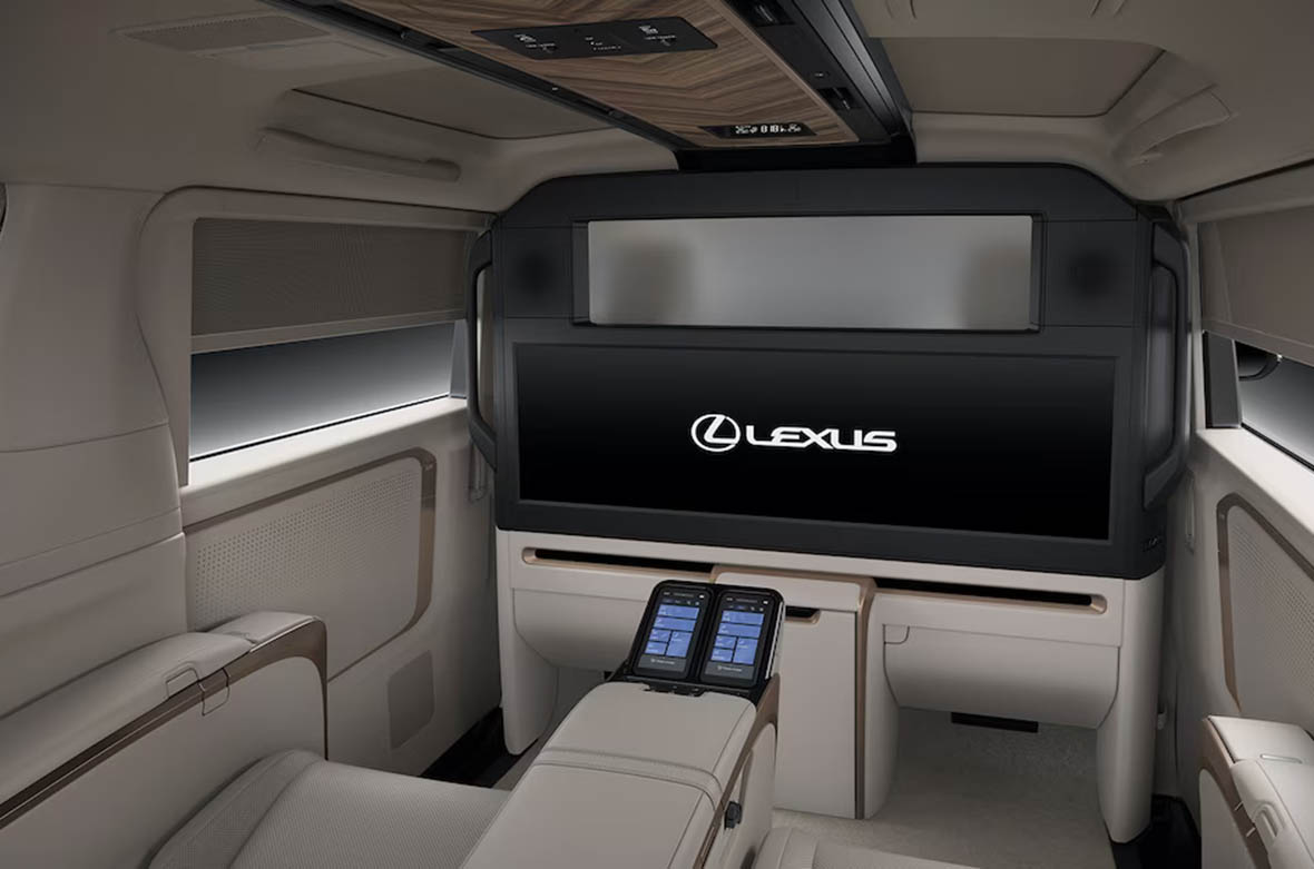 021-2024-Lexus-LM-minivan.jpg