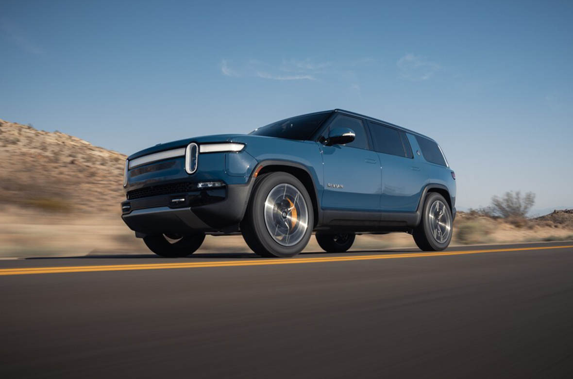 2022-Rivian-R1S-Launch-Edition-front-three-quarter-in-motion-1.jpg