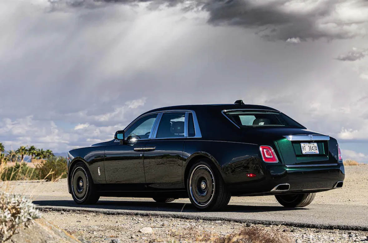 011-2022-Rolls-Royce-Ghost-Black-Badge.jpg