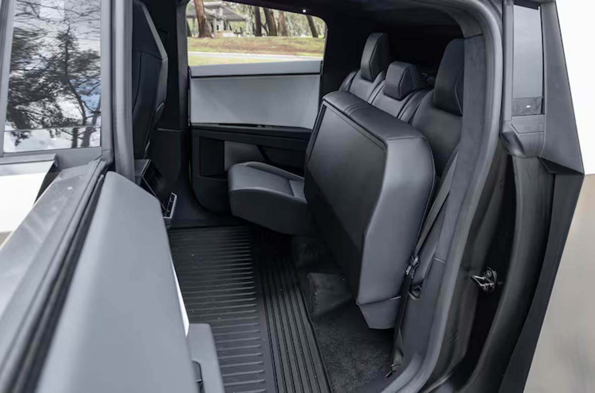 010-2024-Tesla-Cybertruck-rear-seats.jpg