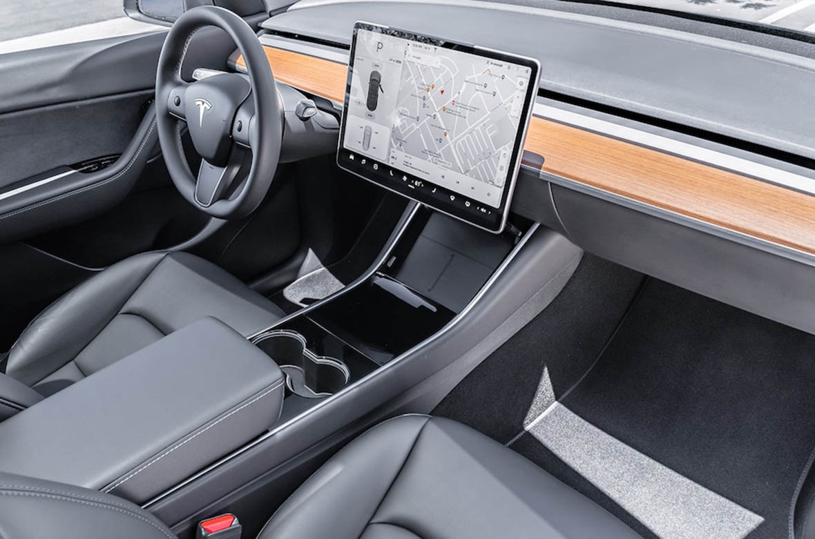 2020-Tesla-Model-Y-Dual-Motor-Performance-AWD-dashboard-1.jpg