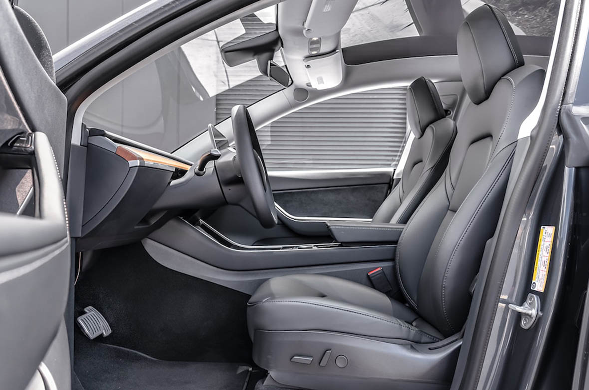 2020-Tesla-Model-Y-Dual-Motor-Performance-AWD-front-interior-seats-1.jpg